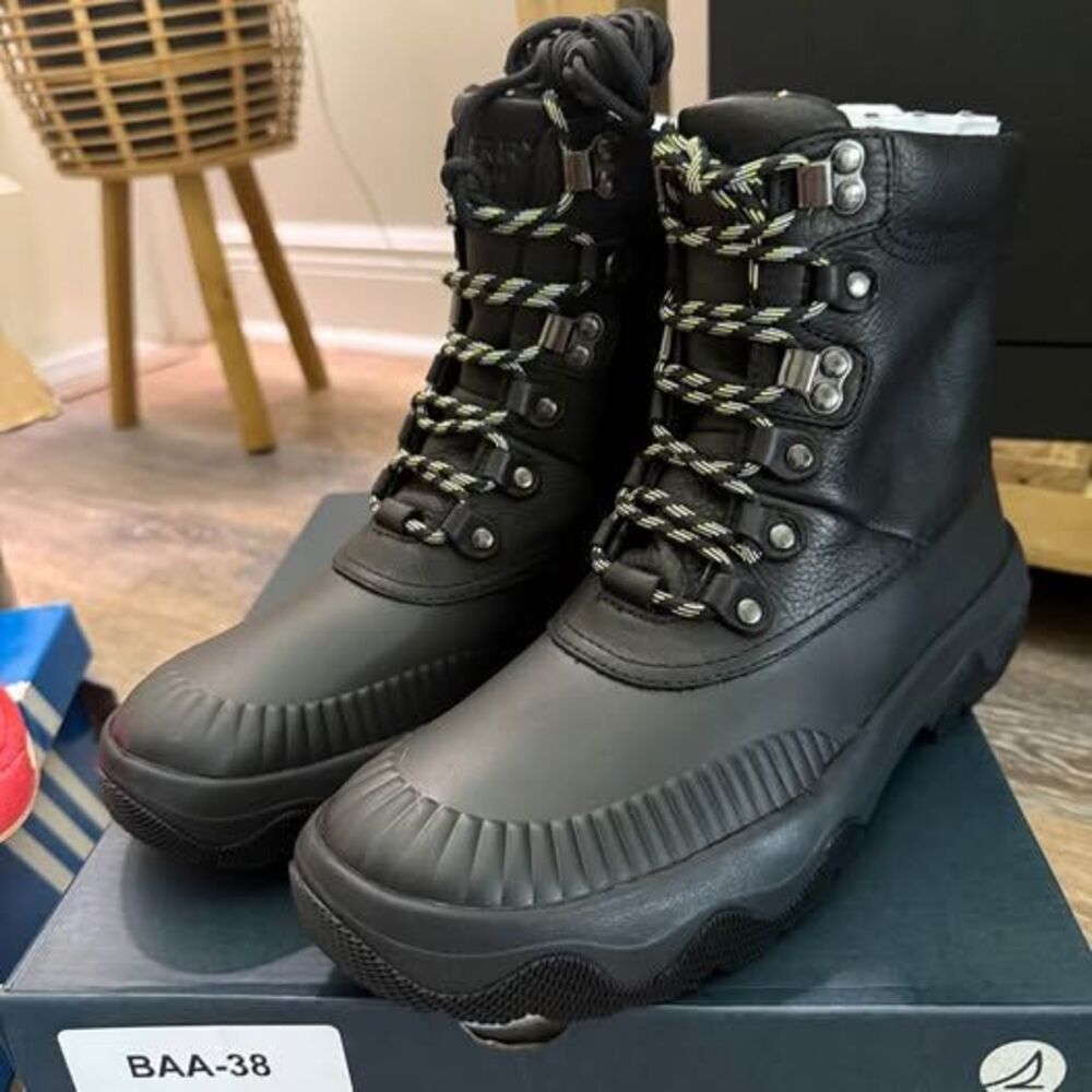 Sperry women’s 7.5 WATERPROOF Acadia boot